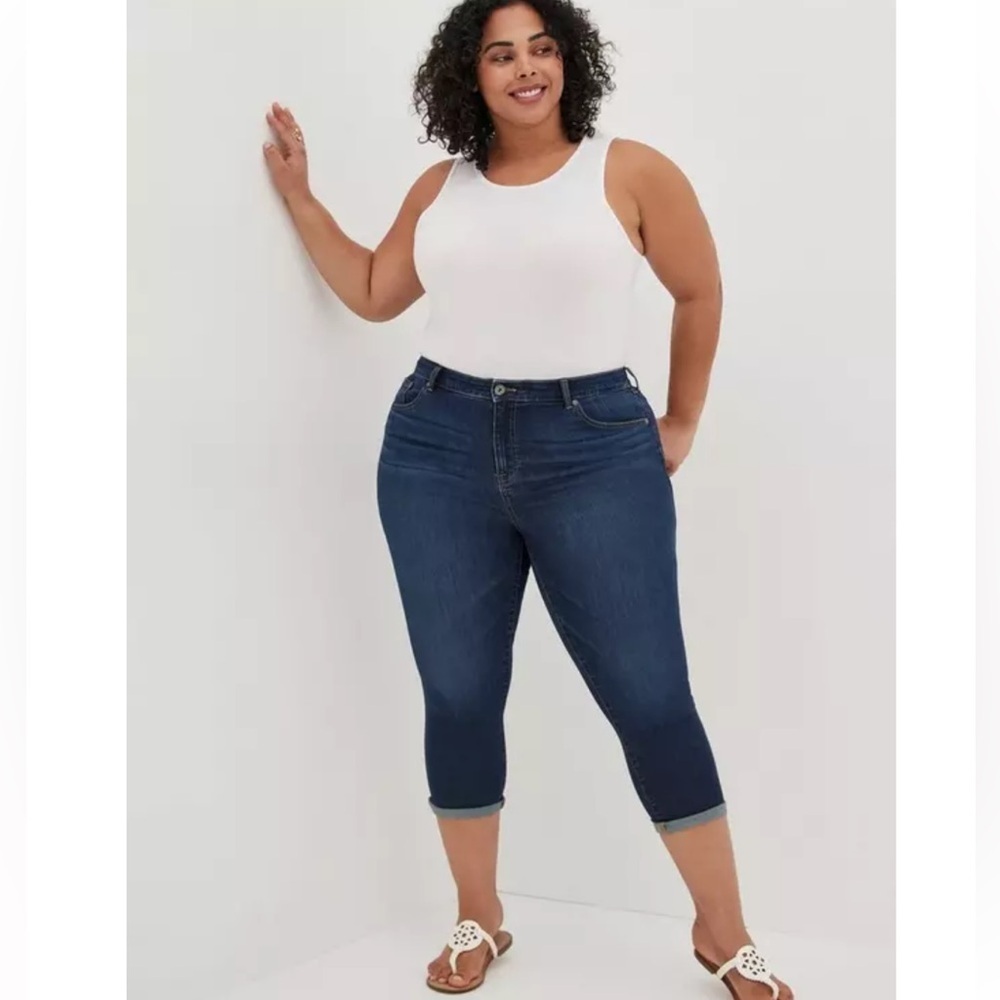 Torrid Crop MidFit Skinny Super Soft Mid-Rise Jean Size 16